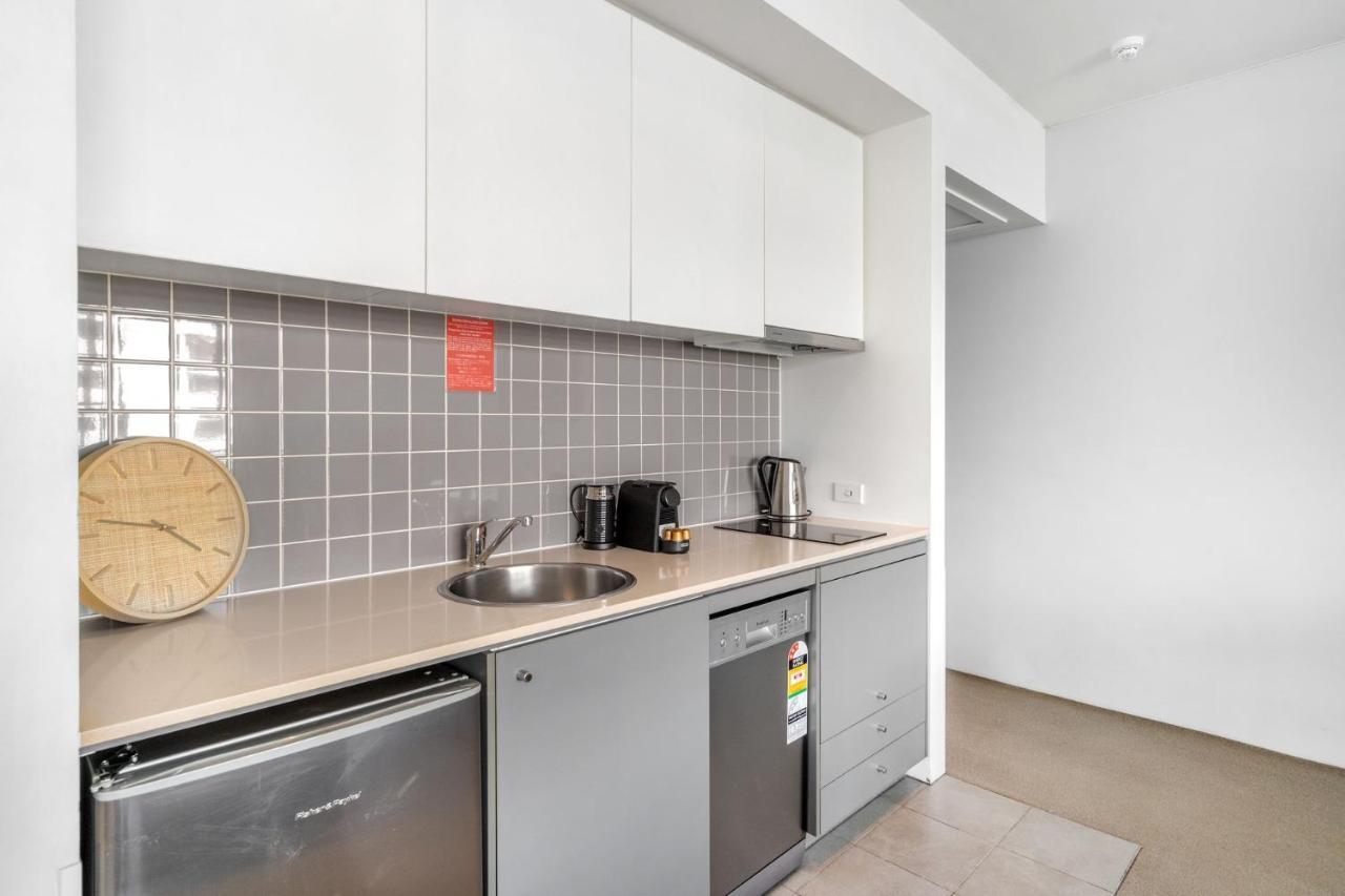 Apartment Belle Escapes 703 Harbour Lights With Water Views Cairns