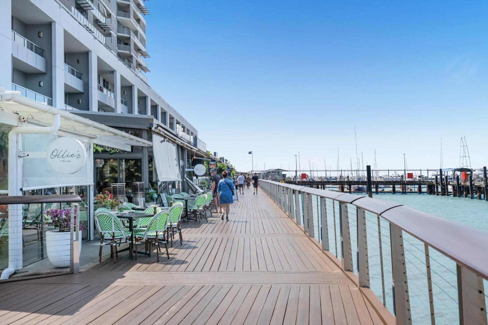 Apartment Belle Escapes 703 Harbour Lights With Water Views Cairns